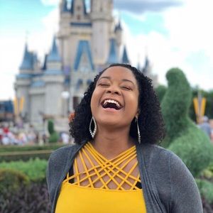 Meet your Posher, Alexis